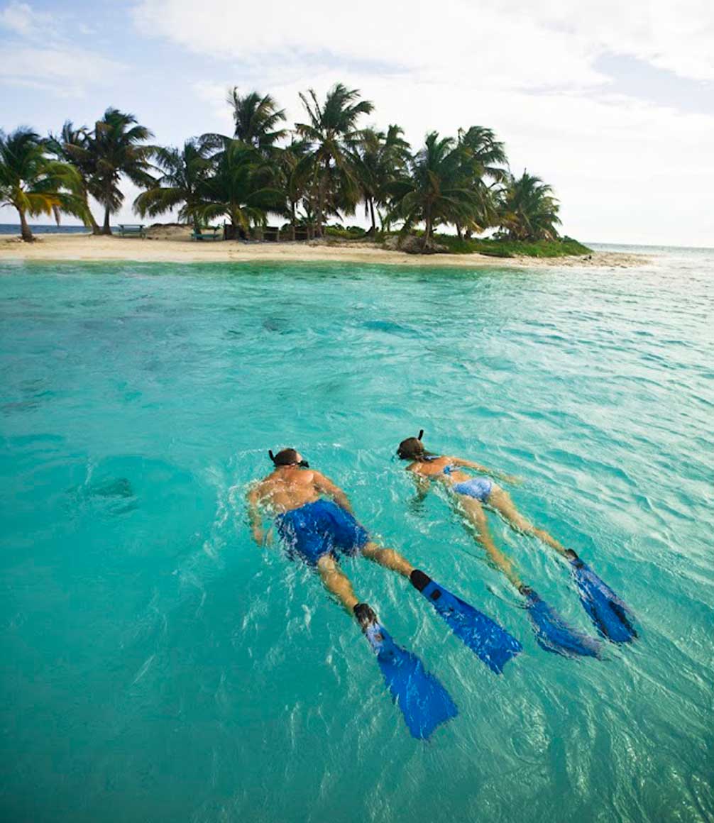 Snorkelling in Ray Caye, Belize