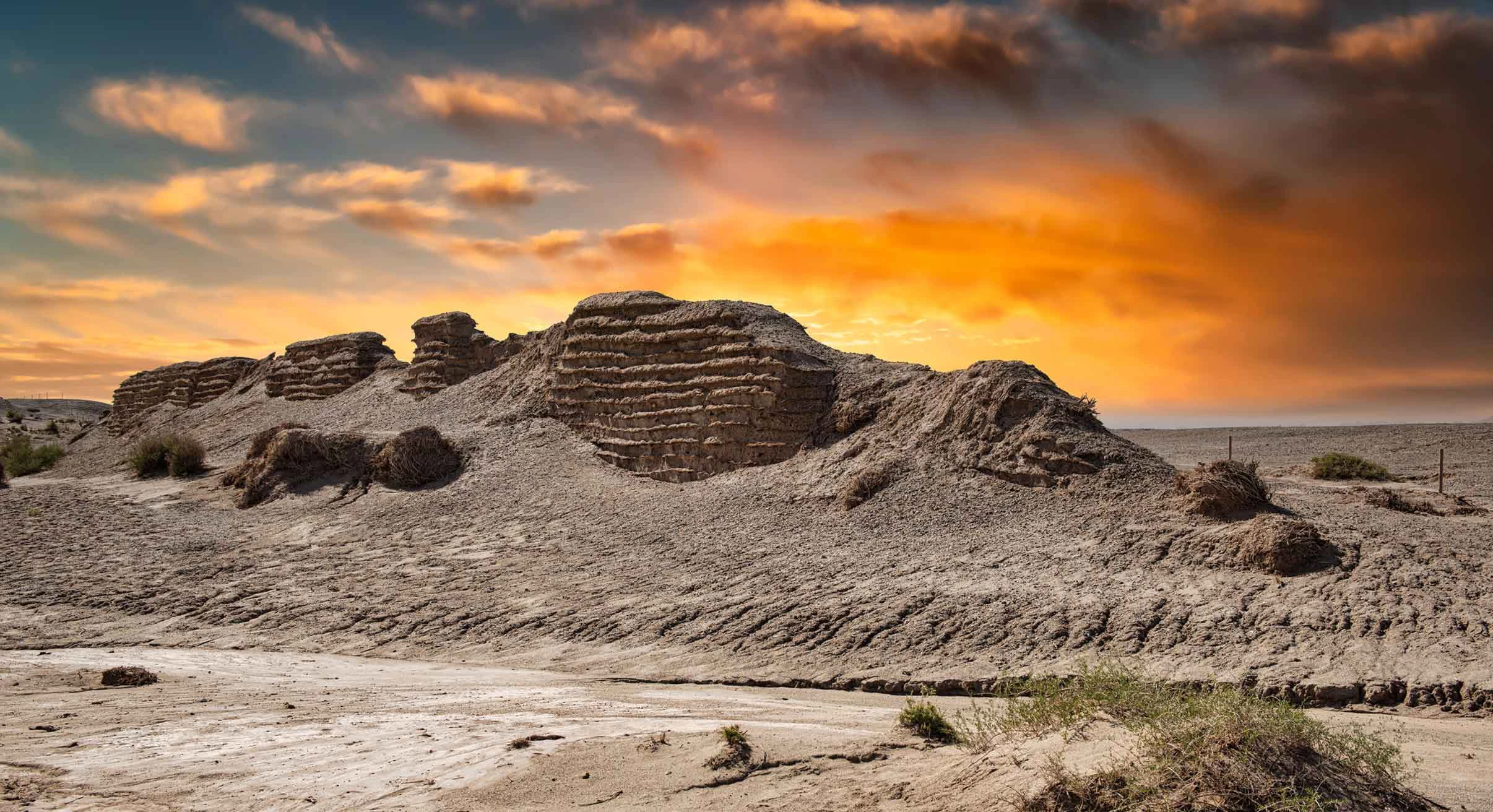 Great Wall of Han Dyansty in Gobi Desert, China