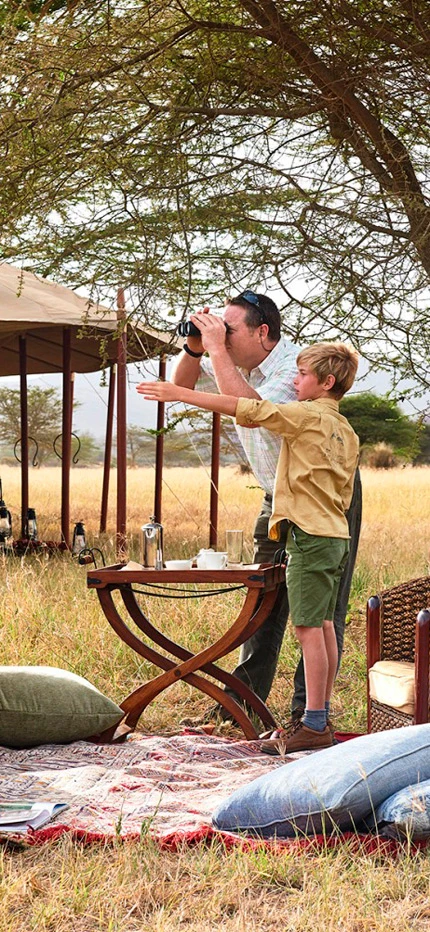 Family safari in Serengeti