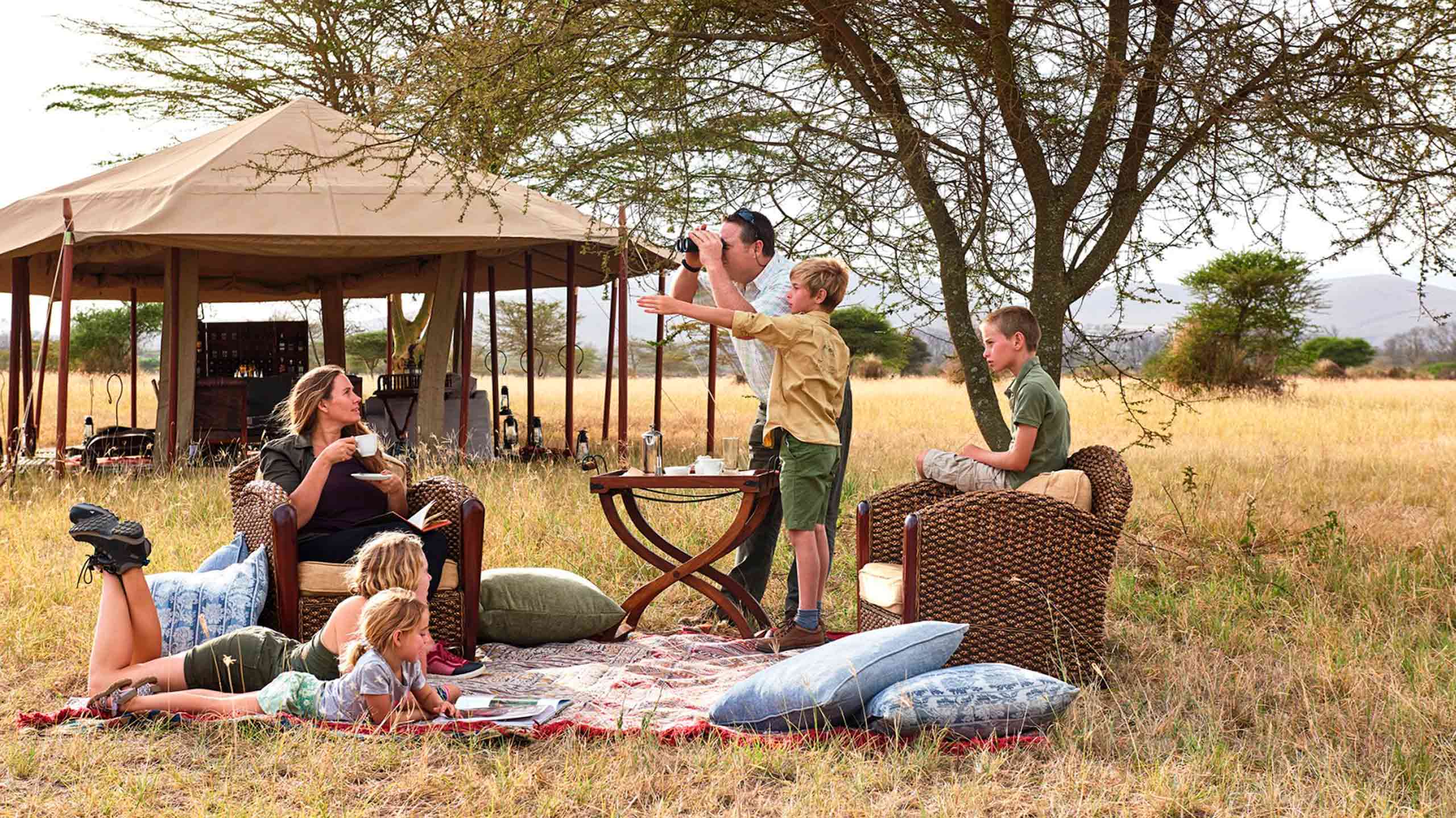 Family safari in Serengeti