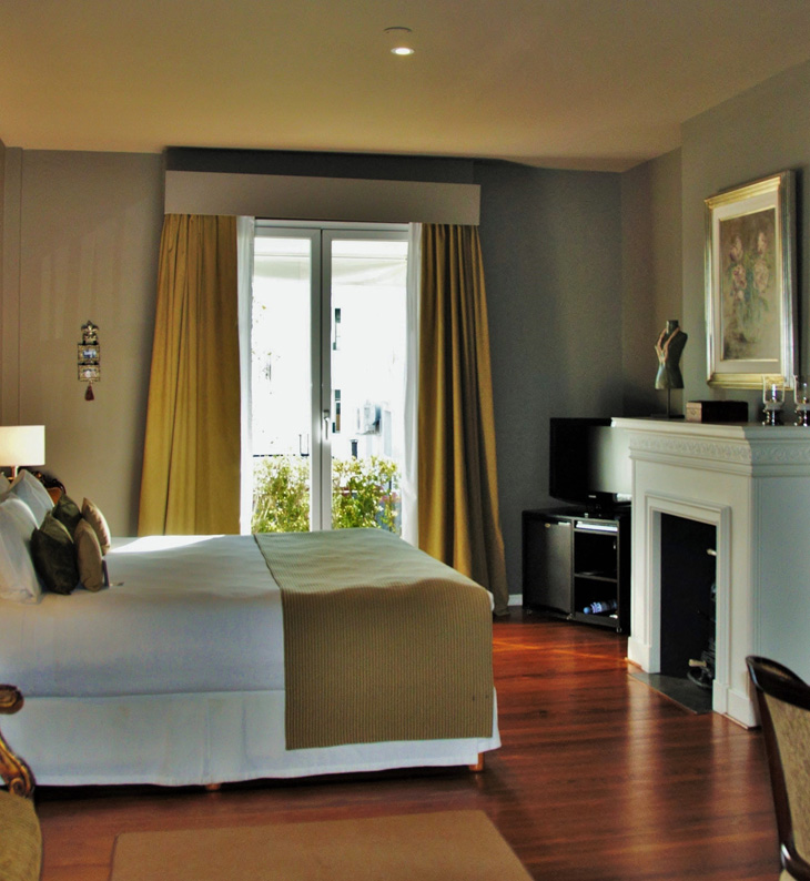 Guest room at Legado Mitico hotel