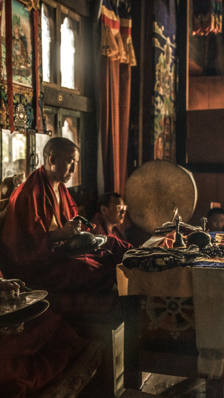 buddhist monks performing ceremony at Como hotels uma paro
