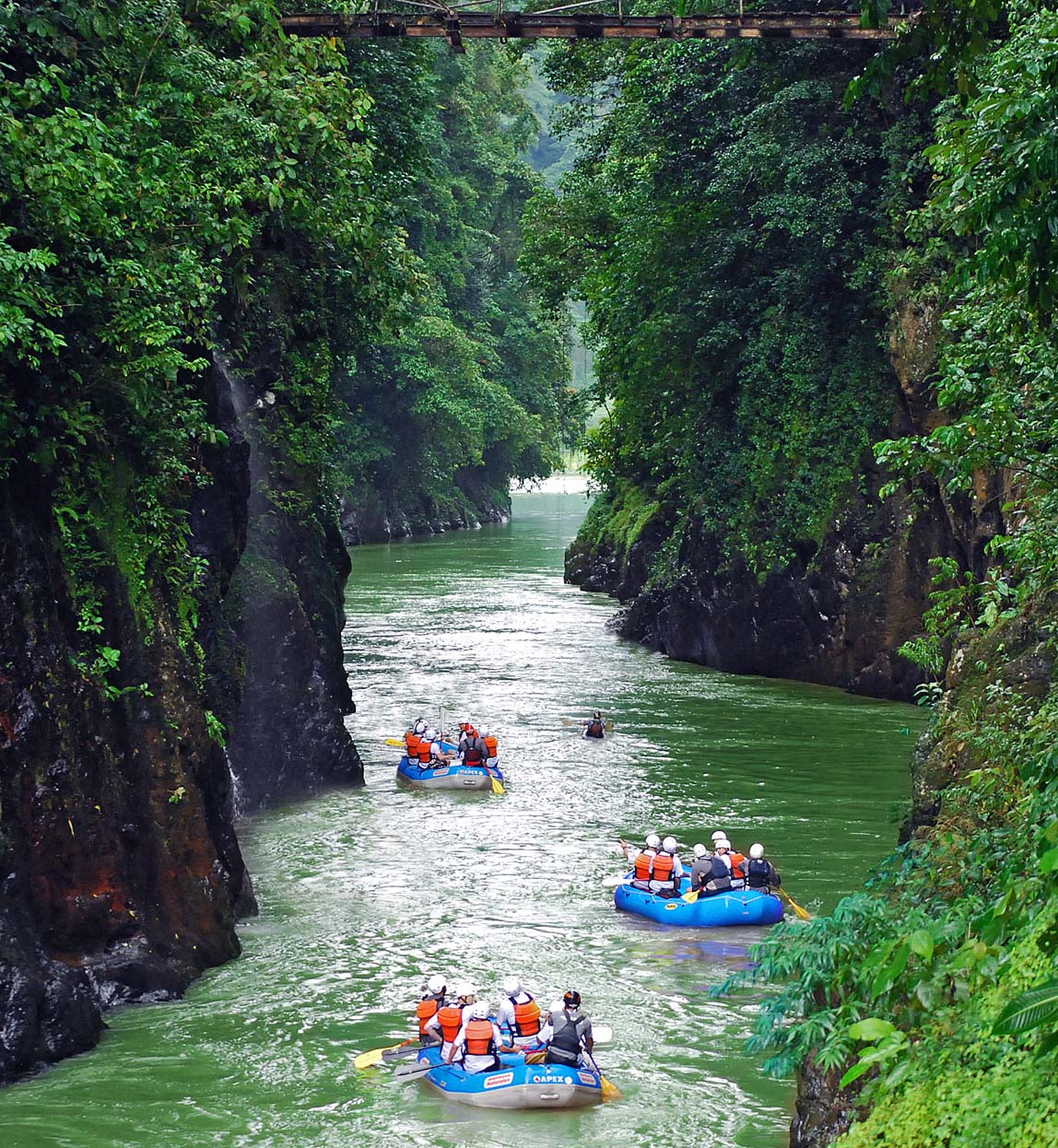 rafting on the pacuare river in costa rica