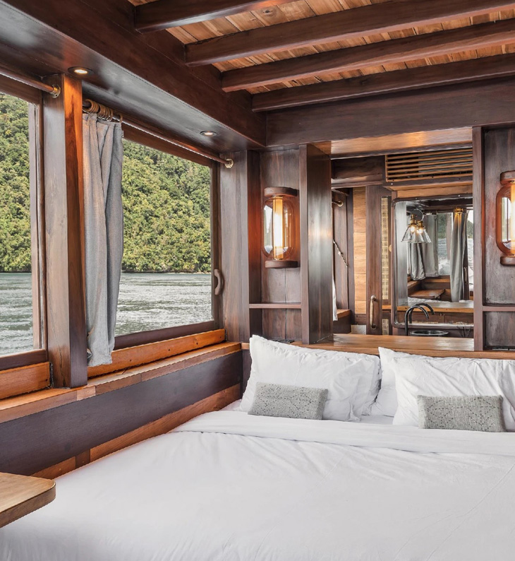 dewata yacht bedroom