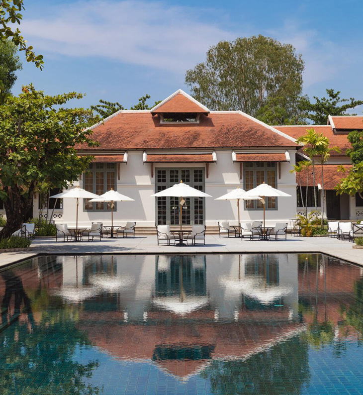 amantaka pool in luang prabang