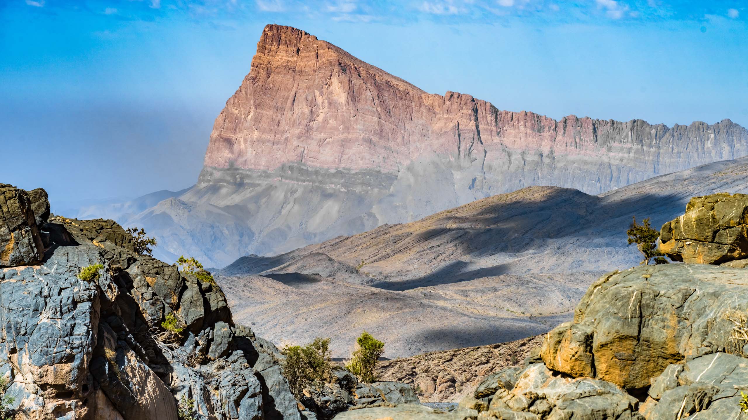 Breathtaking landscape on the mountain road to Jebel Shams, Sultanate of Oman
