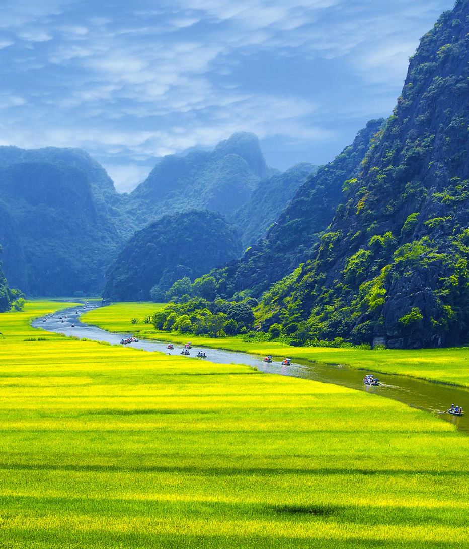 Tam Cac-Bi­ch Dong is a popular tourist destination near the city of Ninh Banh in northern Vietnam.