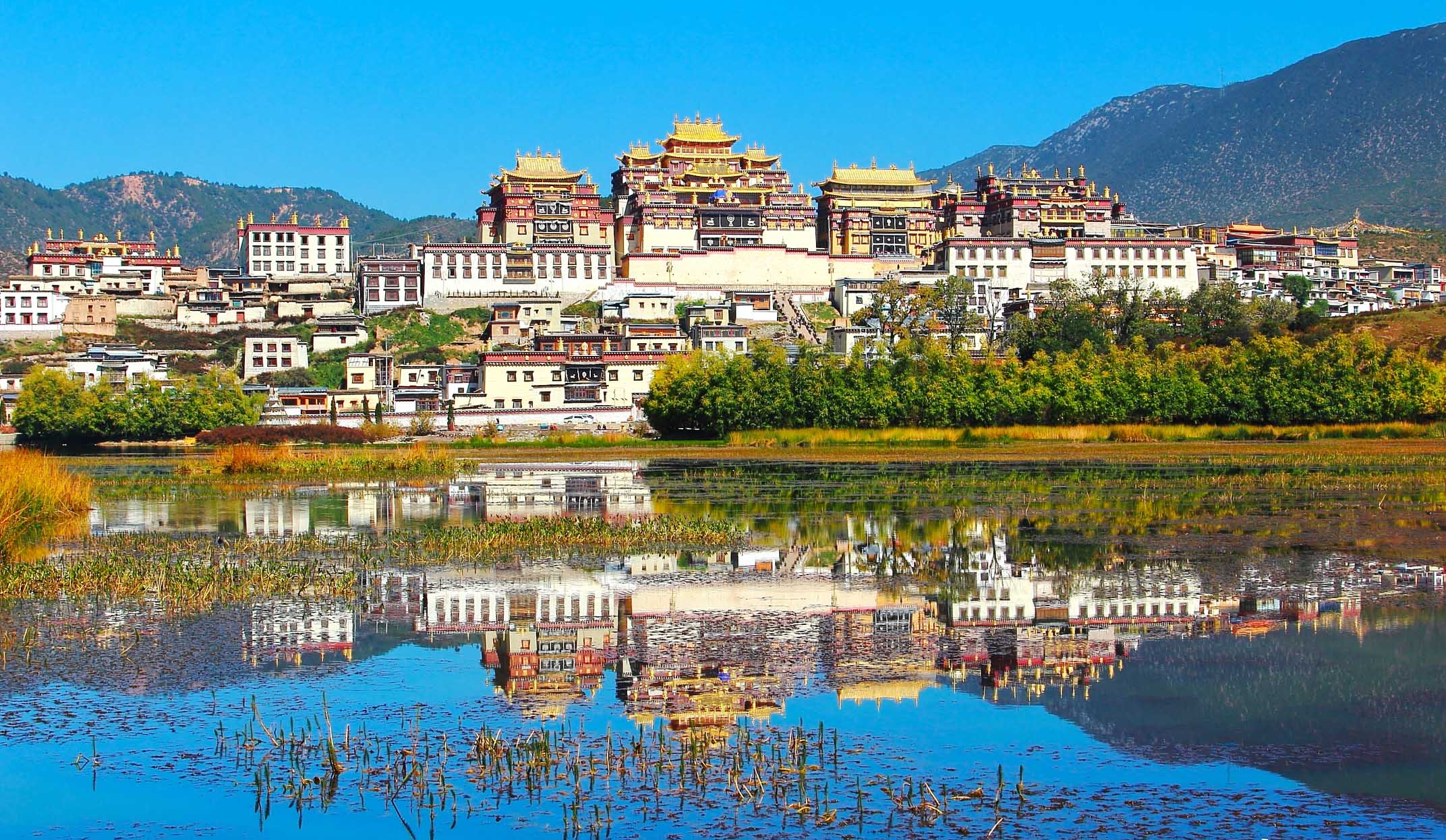 Songzanlin Temple also known as the Ganden Sumtseling Monastery, is a Tibetan Buddhist monastery