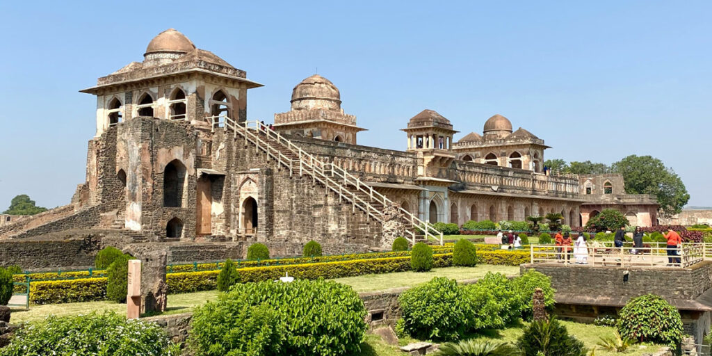 ruins of the jami madjid mosque at mandu