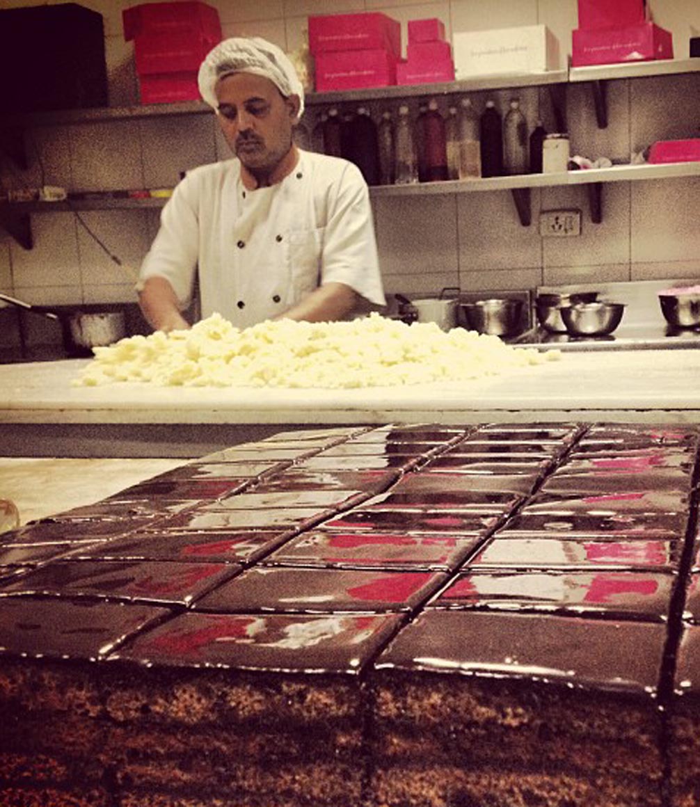 sweet maker in kolkata visted during a walking tour