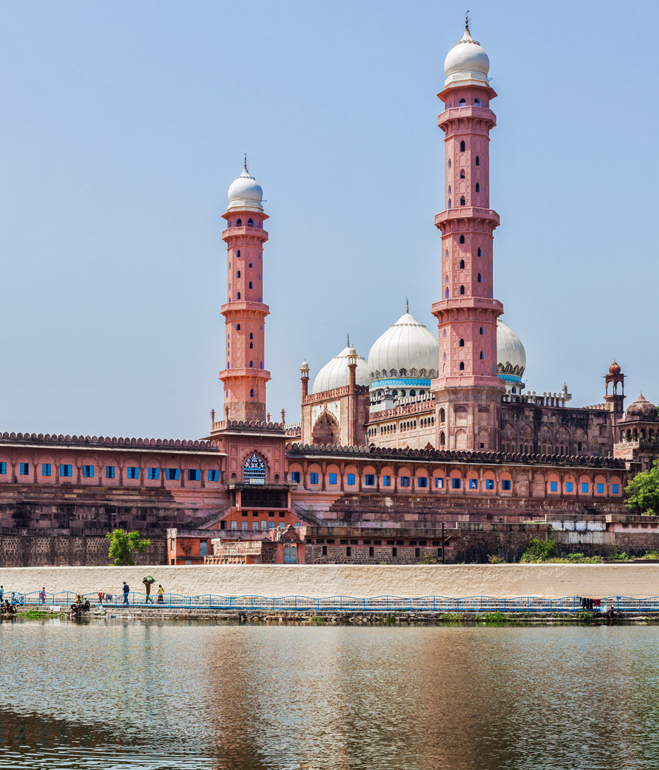 Taj-ul-Masajid viewed from the side. Bhopal, Madhya Pradesh India