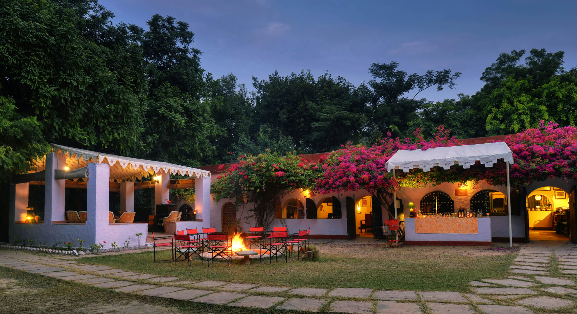 mela kothi the chambal safari lodge verandah at night