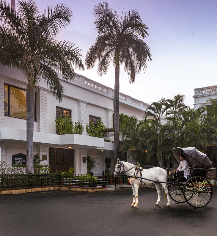 horse and carriage in front of luxury bhopal hotel jehan numa palace