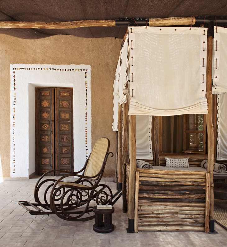 outdoor courtyard of maison oasis