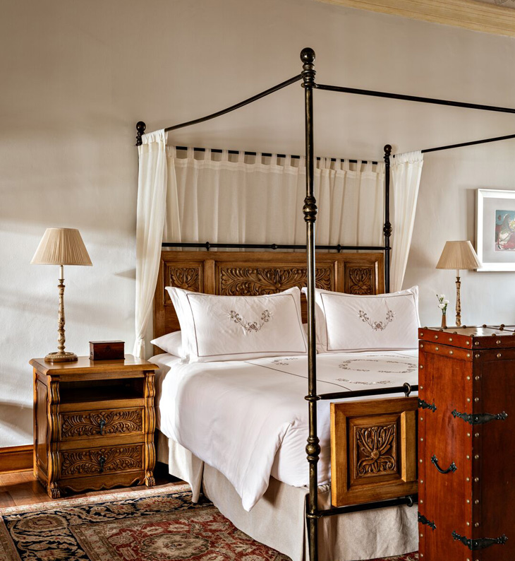 bedroom in palacio nazarenas peru