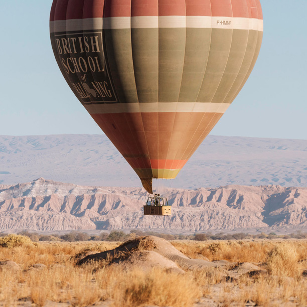 hot air ballooning over teh atacama desert in chile