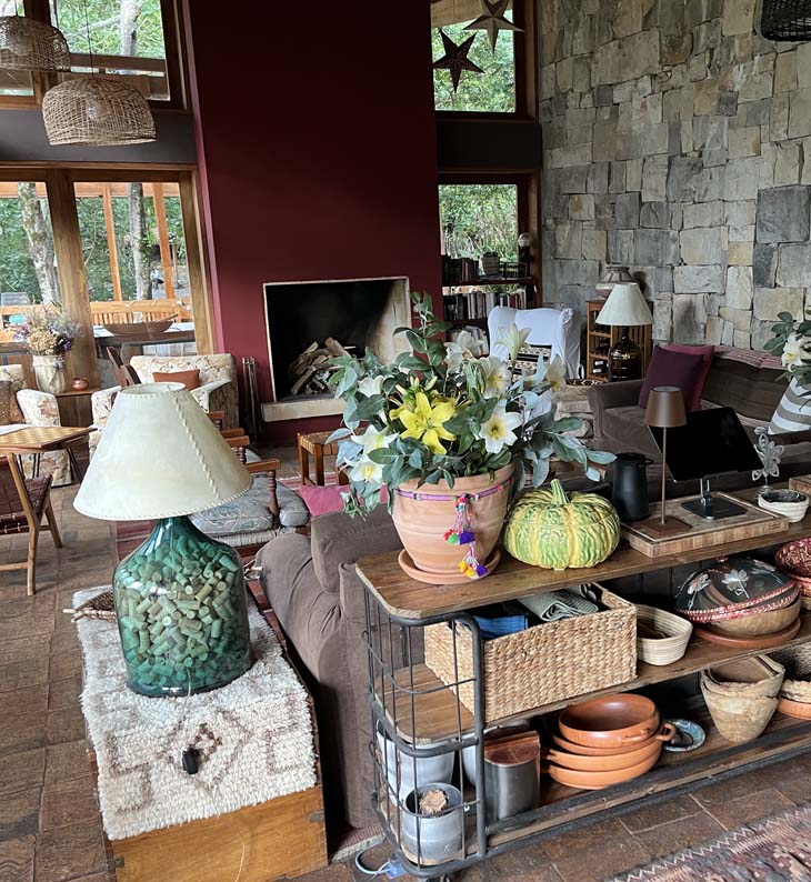 gocta natura lounge peru with art pieces