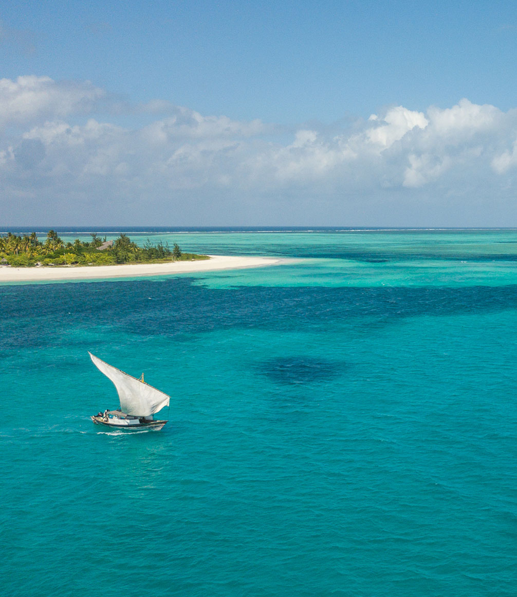 Dhow boat sailing on the ocean around Fanjove island