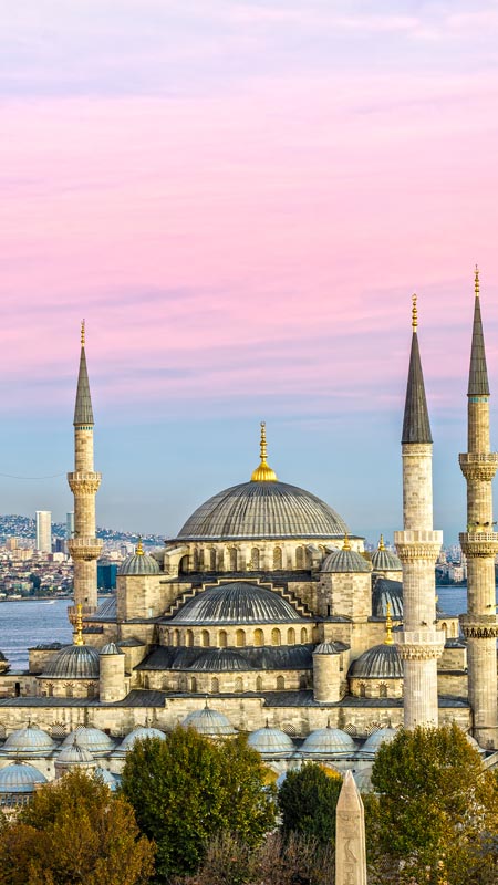 the blue mosque in istanbul at sunrise