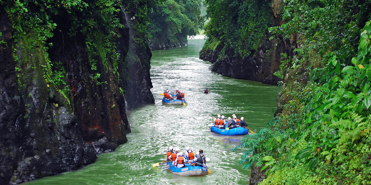pacuare lodge rafting through the canyon