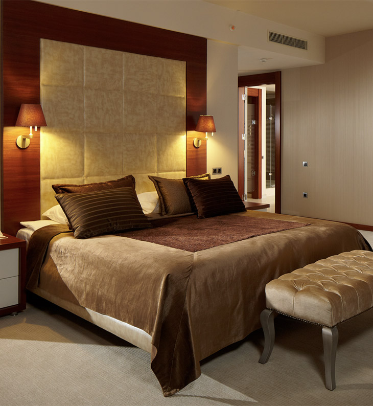 bedroom with lamps on in the anitta hotel in turkey