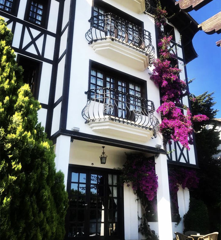 exterior of zinos hotel in sinop with flowers on front